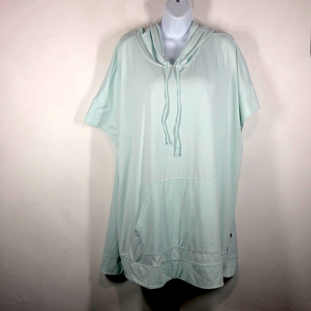 Livi light green short sleeve hoodie size 30/32